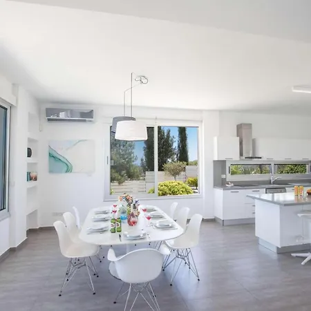 Chloe 614 Villa