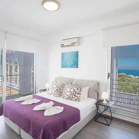 Villa Chloe 614 *
